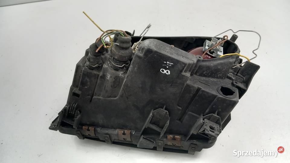 AUDI A8 D2 LAMPA PRZÓD PRAWA EU SOCZEWKA Zbierkowo