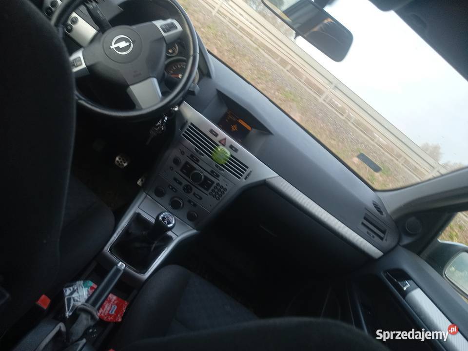 Opel Astra H 16 benzyna 2004