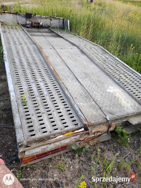 Najazd samochodowy z wciągarką zabudowa laweta