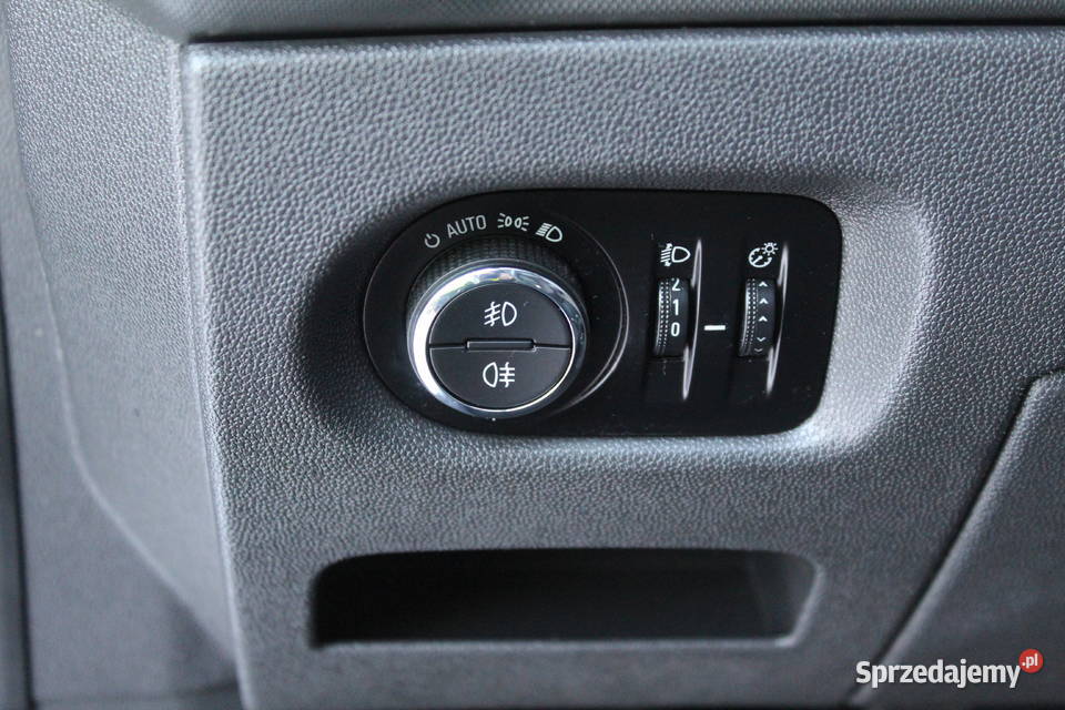 Opel Corsa D 14 87 2014r Blizne