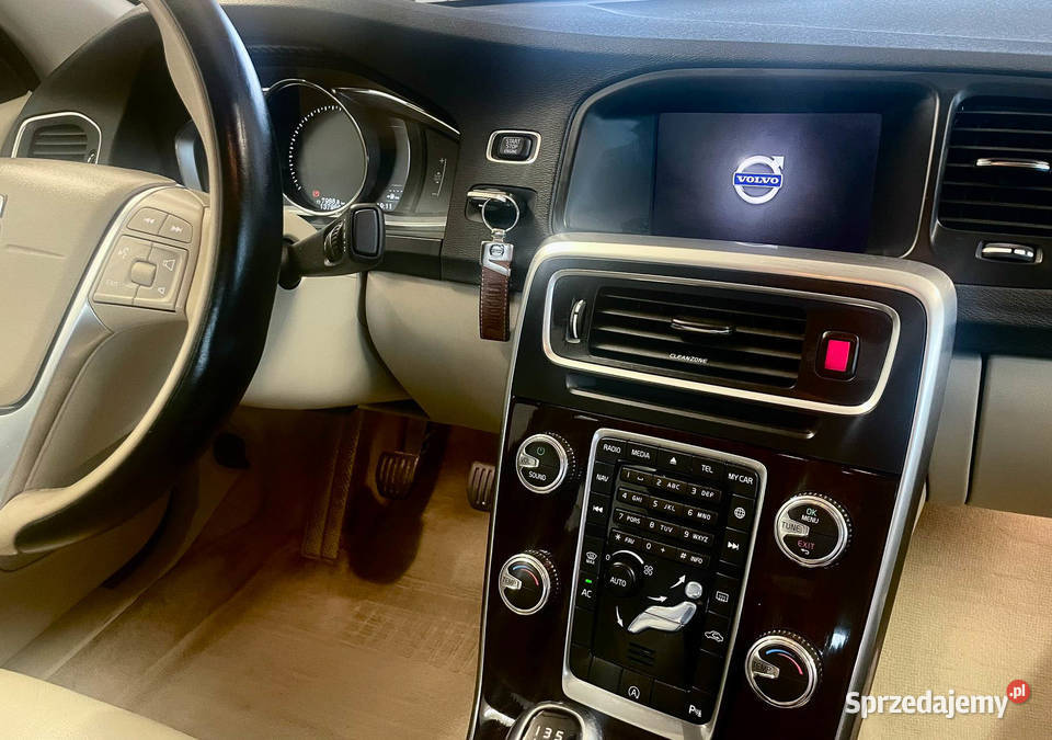 SRZEDAM Volvo S60 T3 Rok produkcji 2017 S60