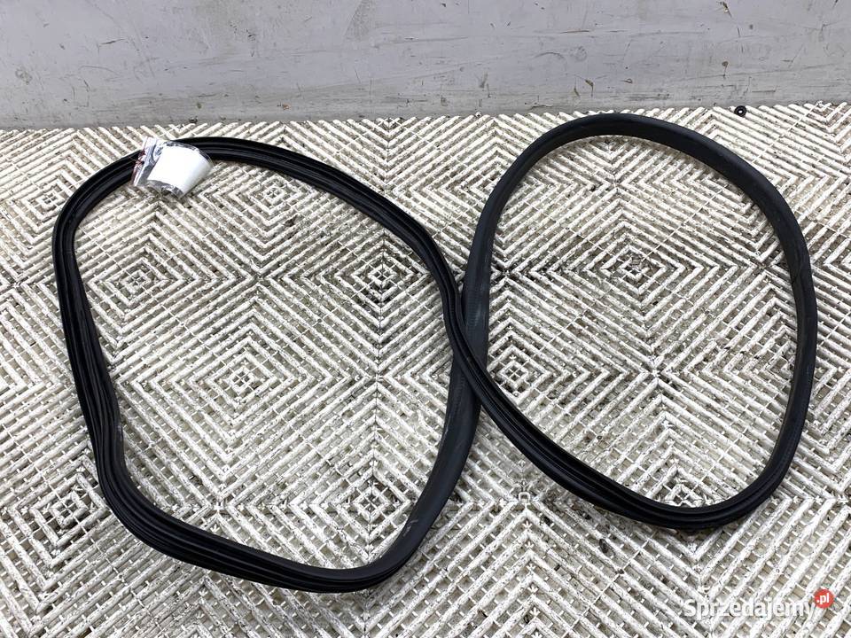 USZCZELKA DRZWI PRZÓD PRAWA RENAULT EXPRESS osobowe podkarpackie