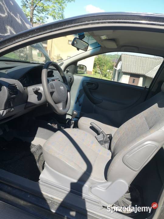 Opel Corsa C 10 wszystkie części Rok produkcji 2000 Corsa Trzyciąż
