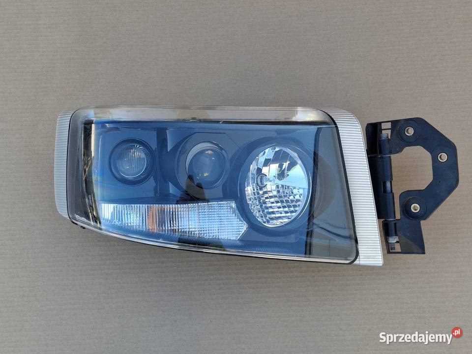 RENAULT PREMIUM REFLEKTOR PRAWY LAMPA PRAWA Bieleń