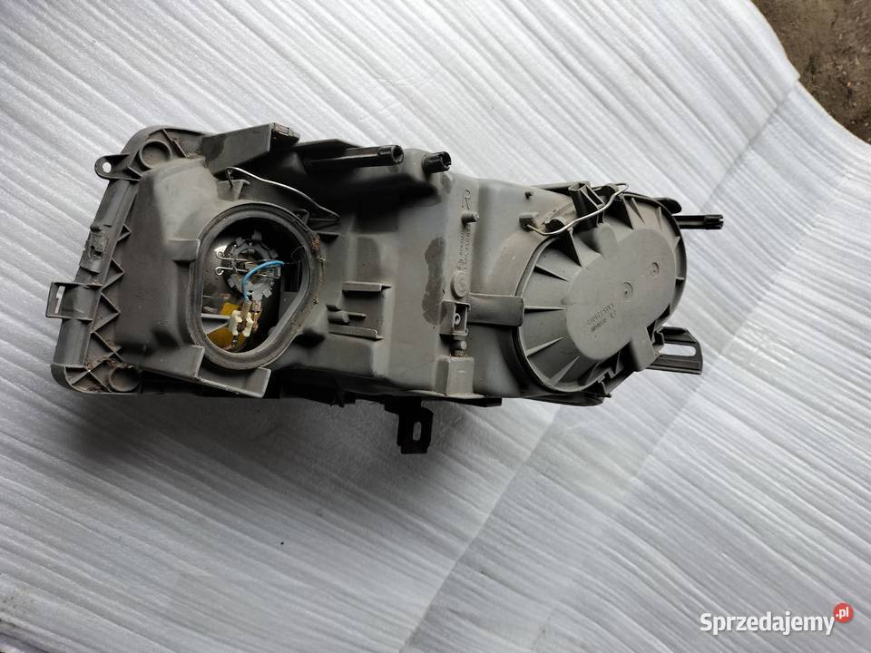 LAMPA PRZEDNIA MERCEDES BENZ W126 1079 PRAWA lampy przednie Kamień-Kolonia