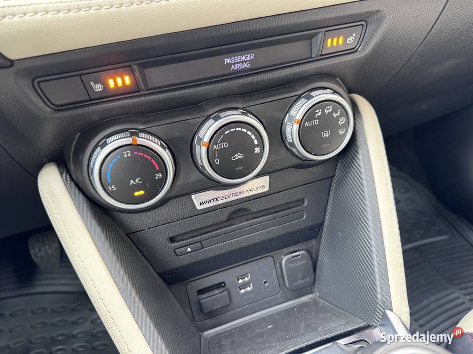 15 SKYACTIV Wyposażenia WHITE EDITION Mały