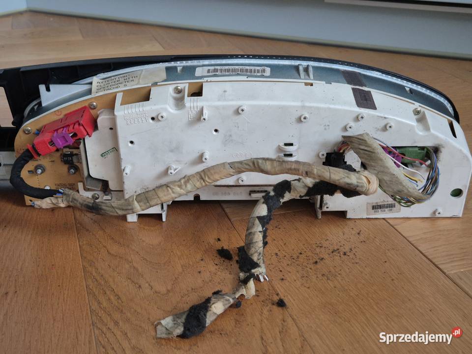 LicznikZegary Audi 100 C4 z AC Auto Check Rok produkcji 1993 Wrocław