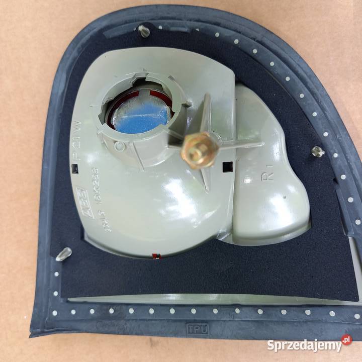 6772870Lampa tył Es9395RH klapa łezk małopolskie