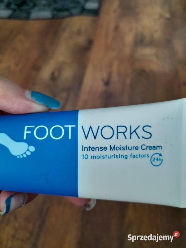 Intensywnie nawilżający krem do stóp Avon Foot