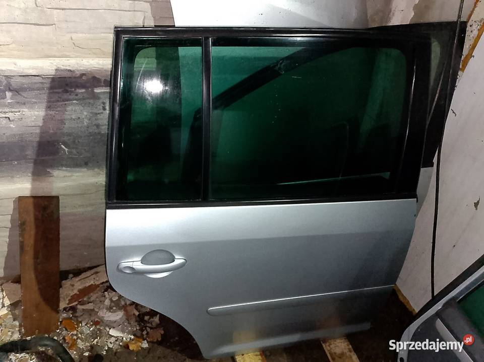 VW Touran maska drzwi