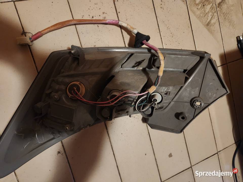 Lampy tylne lewa i prawa Daihatsu Materia 15 osobowe Białystok
