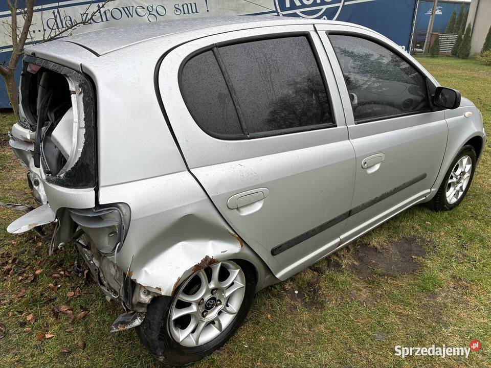 Toyota Yaris 13 VVTi 2001 kolizji w tył 86KM Kłodawa