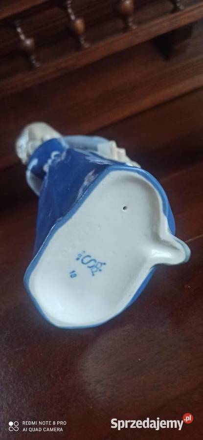 Figurka Dziewczyna z książkami Carl Scheidig Porcelana i szkło