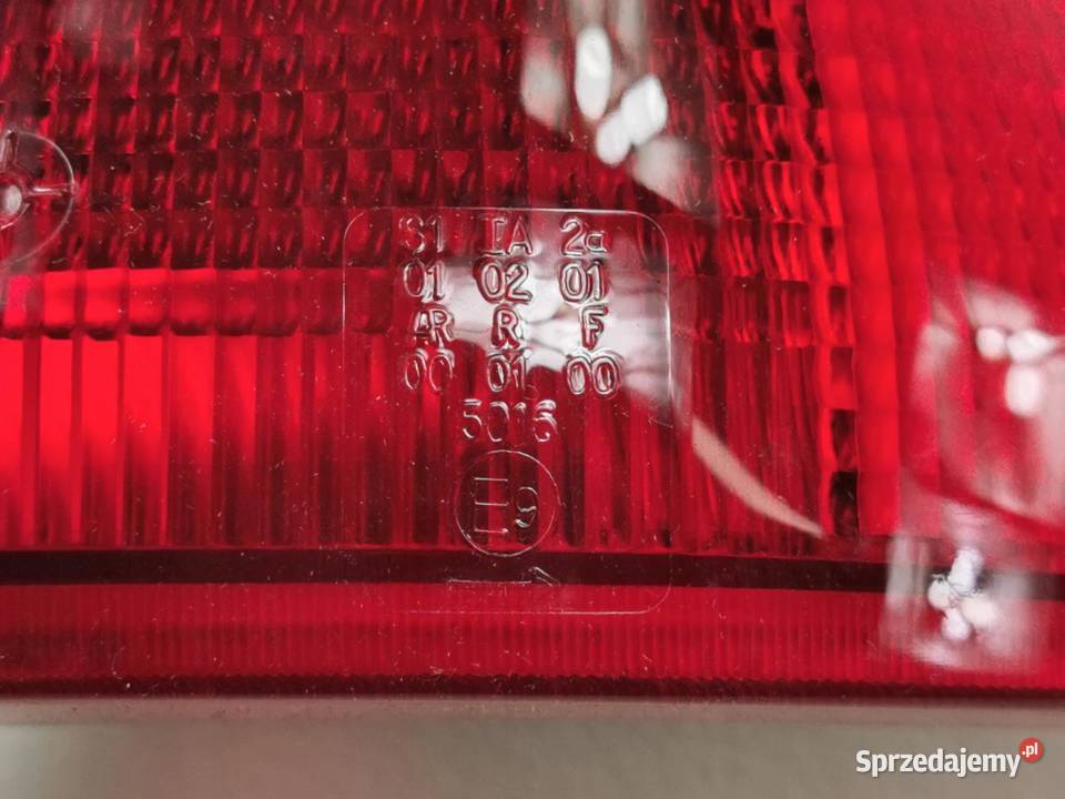 LAMPA PRAWY TYŁ OPEL ASTRA F KOMBI 1998 MAGNETI sprzedam