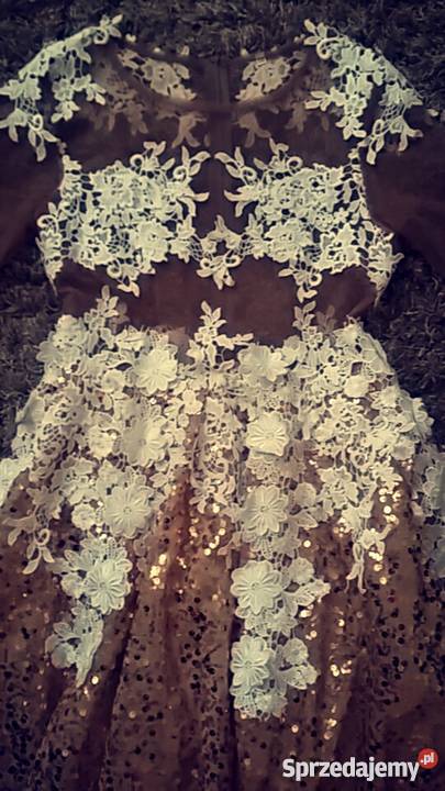 Rozkloszowana sukienka z koronkitiulu i Łuków