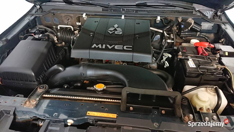 Mitsubishi Pajero IV 38 V6 MIVEC w perfekcyjnym nieuszkodzony
