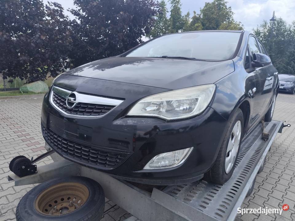 Astra Rok produkcji 2011 Kalisz