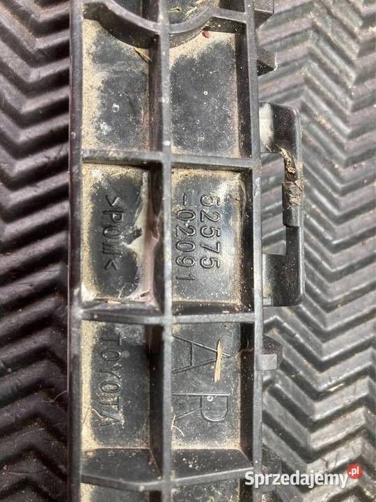 Ślizg zderzaka prawy tył Toyota Auris II Winiary