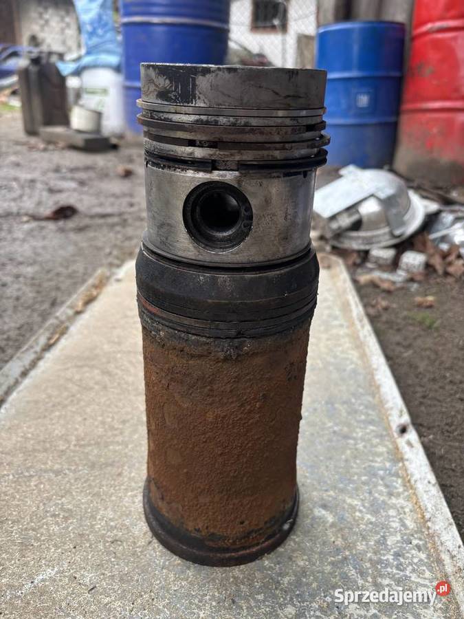 Tłok z tyleją Ursus c360 małopolskie Ilkowice