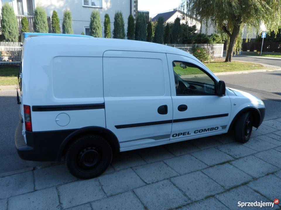 OPEL COMBO 16 BENZYNA SERWISOWANY BEZWYPADKOWY Samochody dostawcze sprzedam