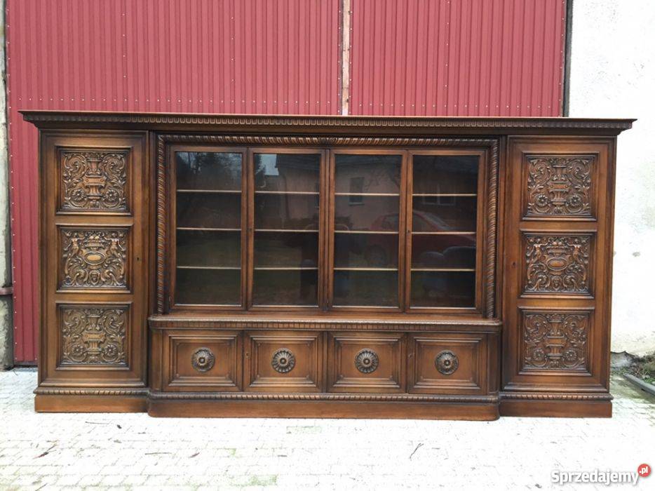 Ogromna biblioteka z 1920 roku neorenesansowa