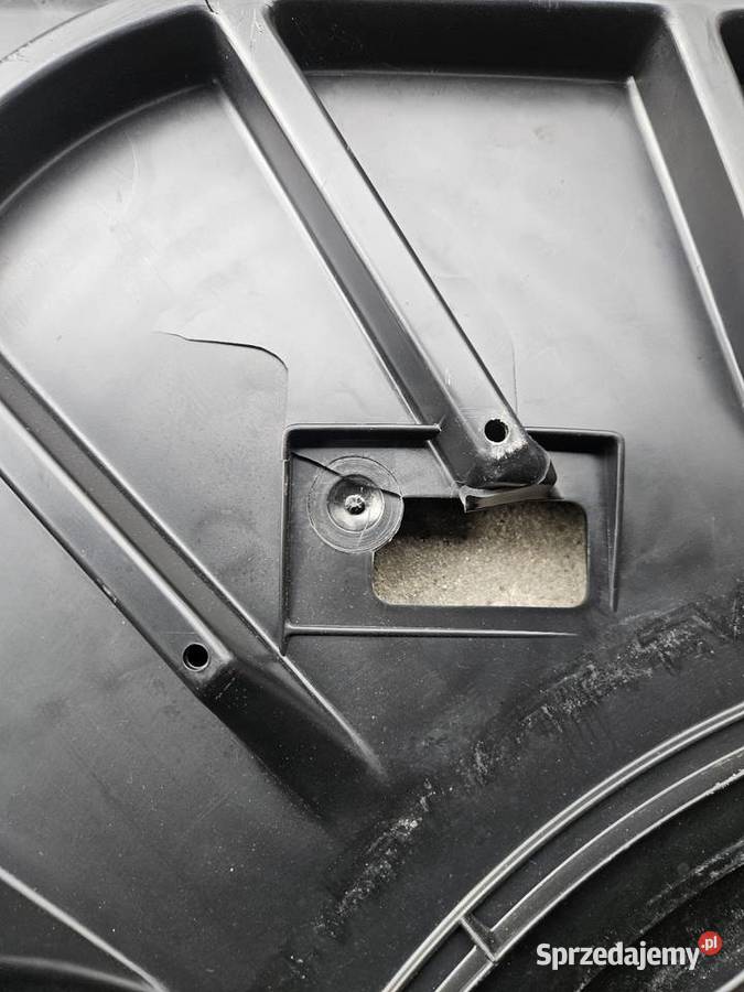 Mercedes W124 podłoga plastikowa bagażnika Młynek