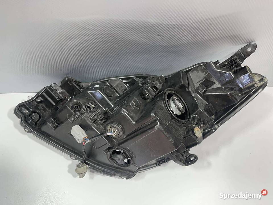 TOYOTA YARIS 3 LIFT PRAWA LAMPA PRZÓD Lampy przednie Ostroróg