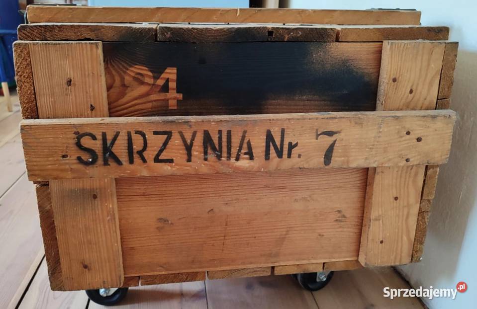 Duża skrzynia drewniana wojskowa na kołach Gdańsk