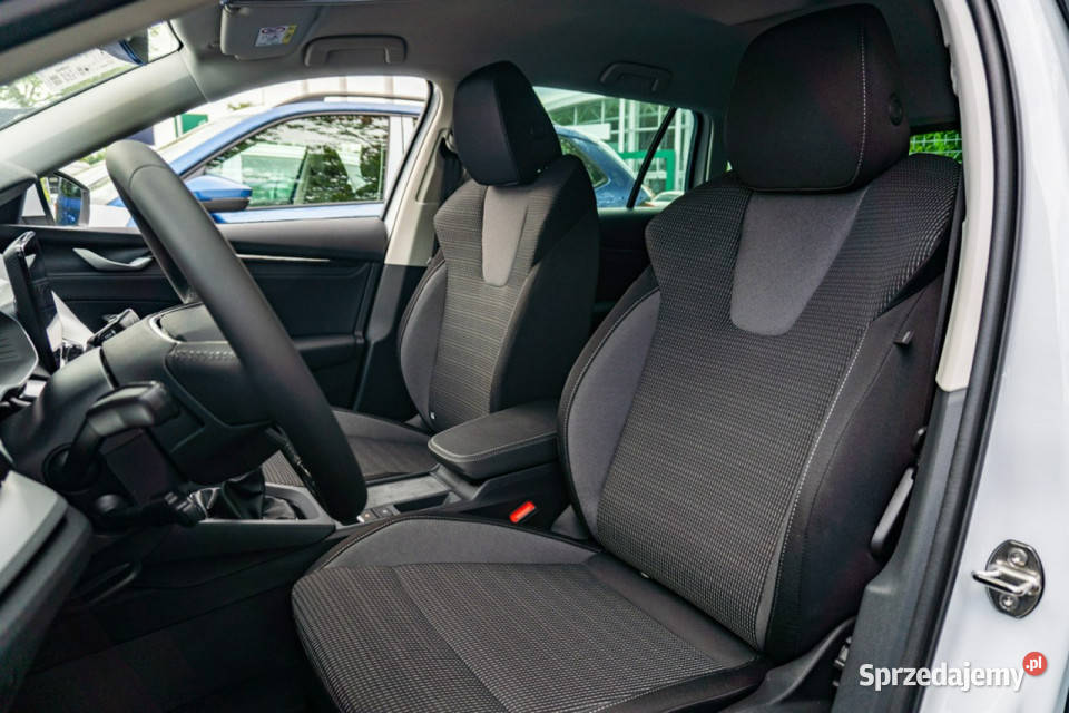 koda Octavia Combi Selection 20 TDI 115 Dostępna światła przeciwmgielne łódzkie Łódź