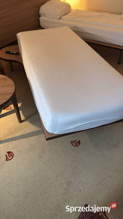 Łóżka z materacami 90x200 w stanie