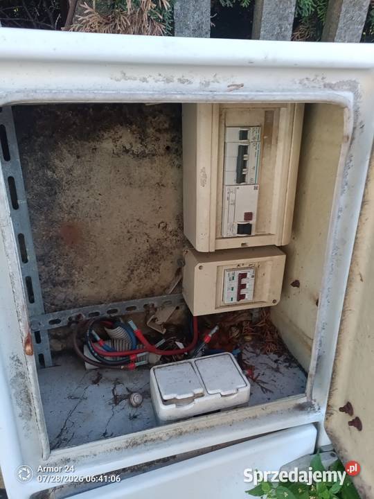 Skrzynka elektryczna rozdzielcza na budowe Krze Duże