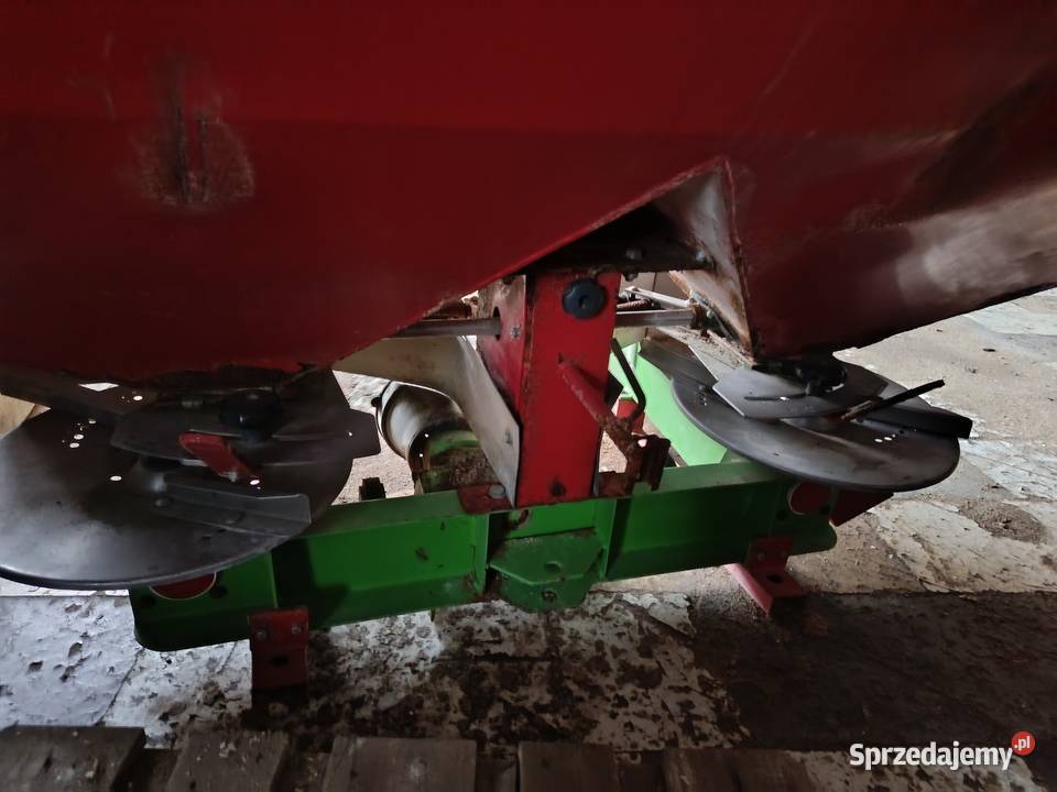 Siewnik do nawozów nieuszkodzony Miastkowo