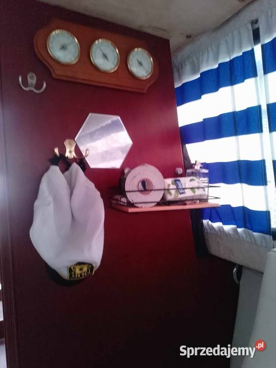 Sprzedam łódz kabinową z silnikiem zaburtowym Czernica