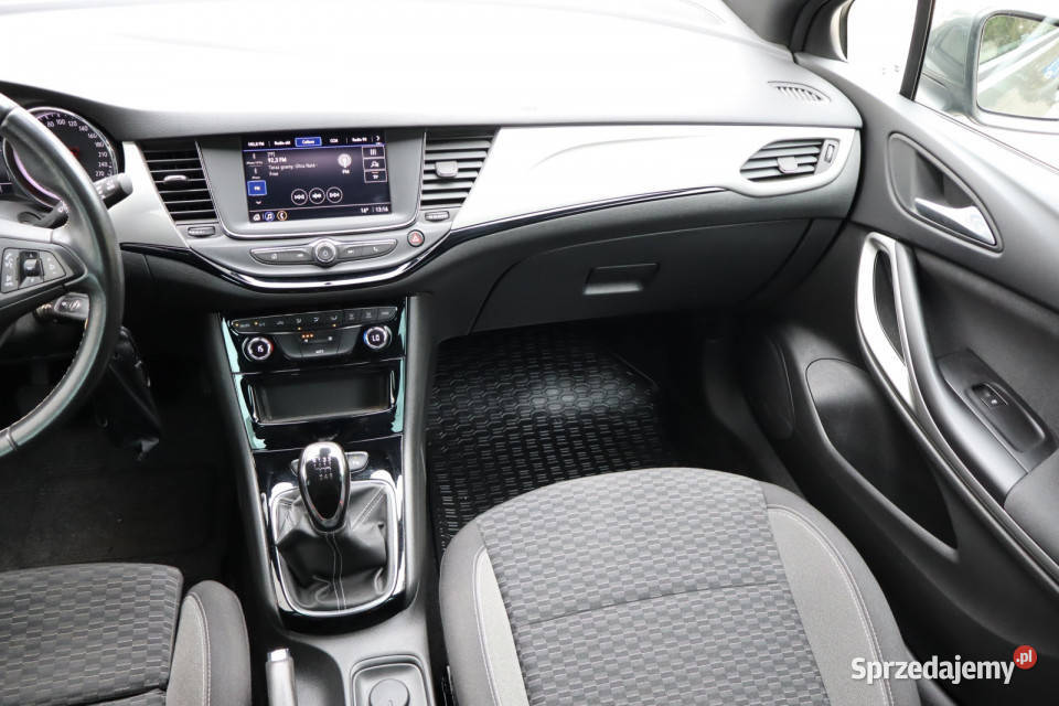 Opel Astra 12 Turbo manualna Zabrze