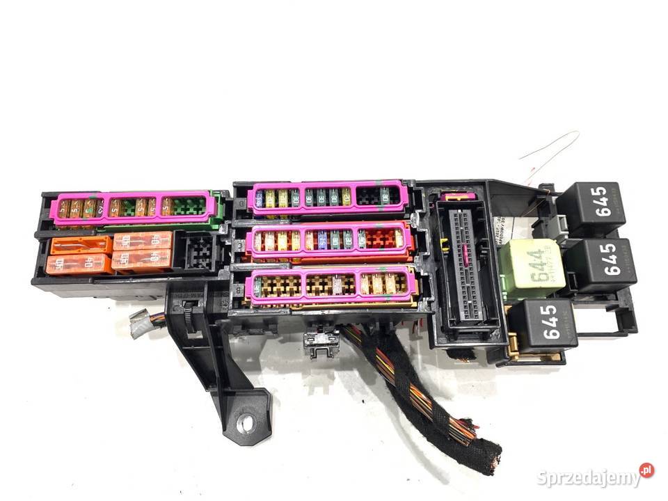 SKRZYNKA BEZPIECZNIKÓW AUDI A7 4G Hatchback 1018 sprzedam