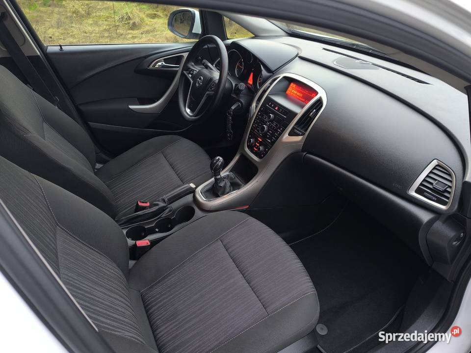 Opel Astra j 17 cdti serwisowany w ASO Ostrowiec Świętokrzyski