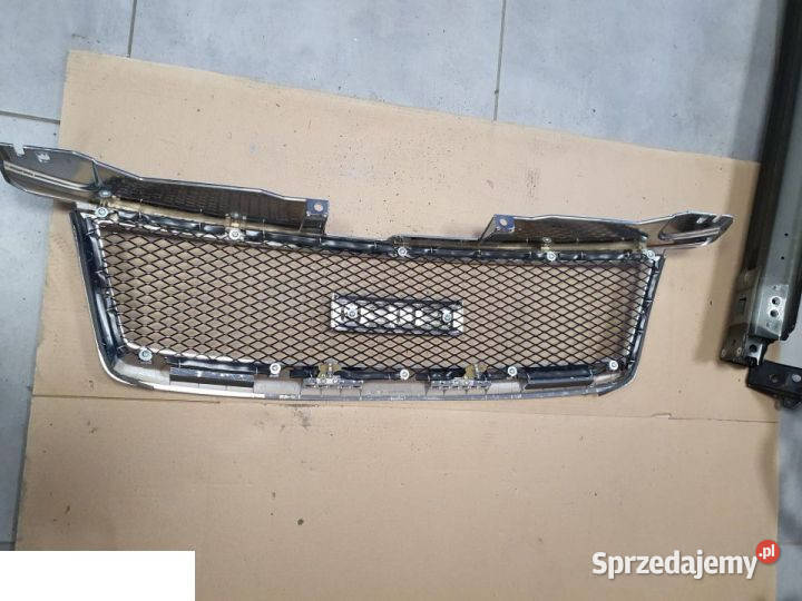 Isuzu D 08 atrapa zderzaka przód grill chrom OE sprzedam