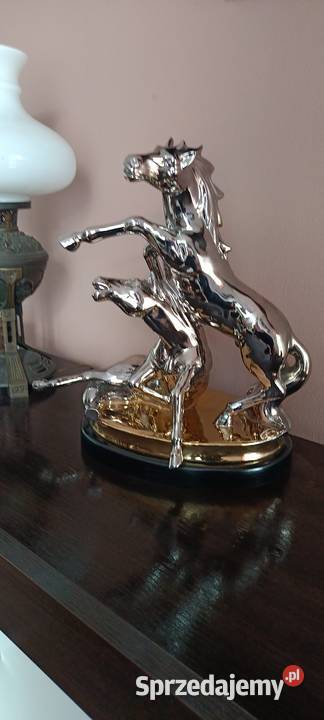 Figura porcelanowa koni Tarnów