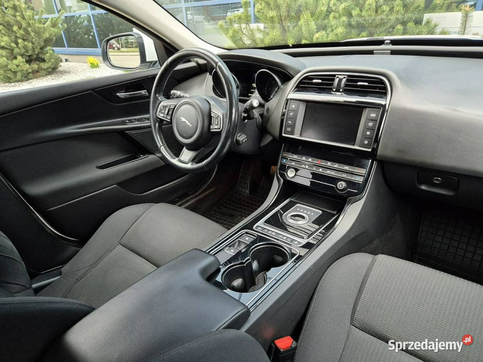Jaguar XE 180 GWARANCJA automat nowe opony i nieuszkodzony XE Warszawa