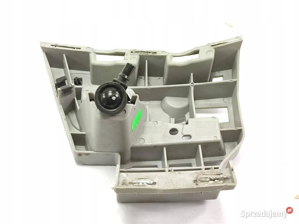 ZAŚLEPKA SPRYSKIWACZA LEWA SKODA OCTAVIA III