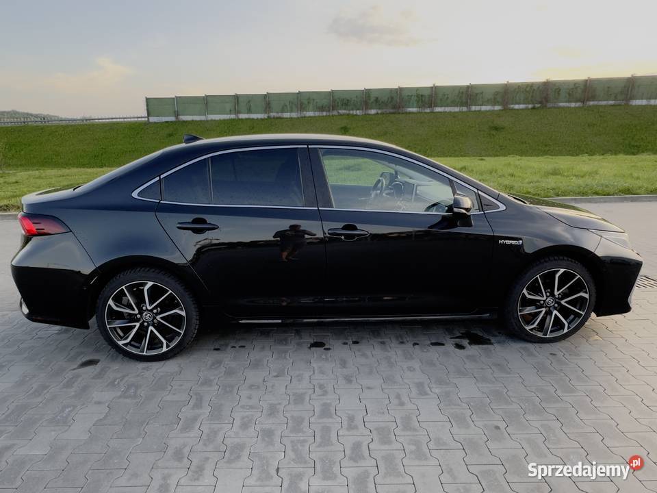 Toyota Corolla Hybrid Executive 18 2021 1798cm3 Ropczyce