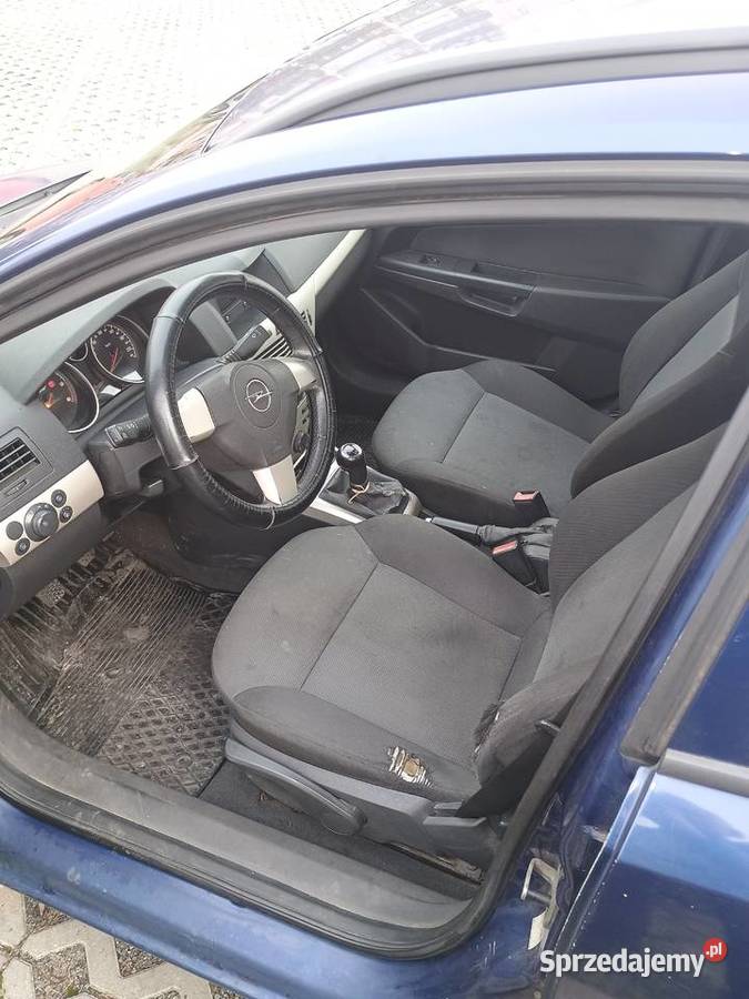 Opel Astra H combi do poprawek blacharsko Kielce