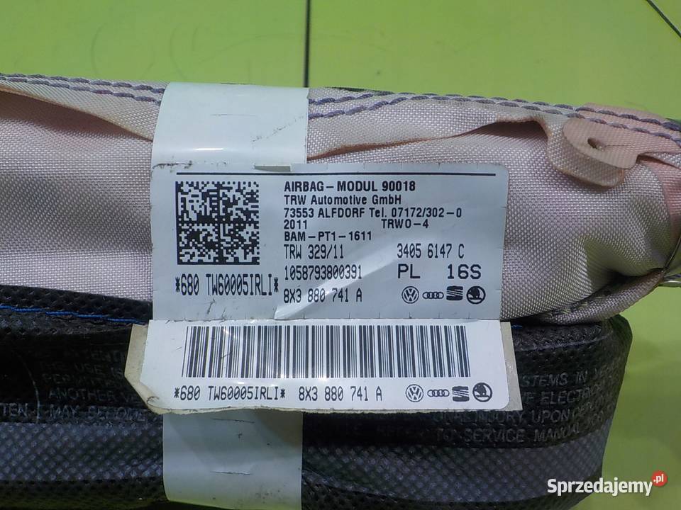 AUDI A1 8X 16 TDI 12r 3D kurtyna powietrzna lewa osobowe