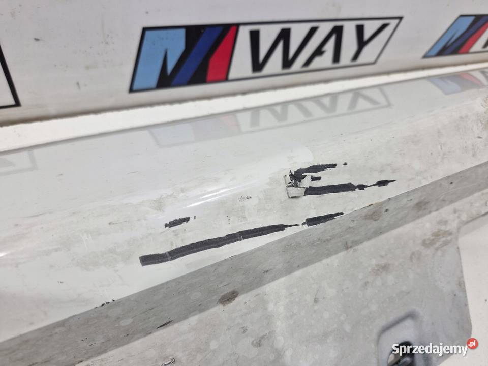 BMW 1 F40 LISTWA PROGOWA PRAWA PRÓG PRAWY KOLOR