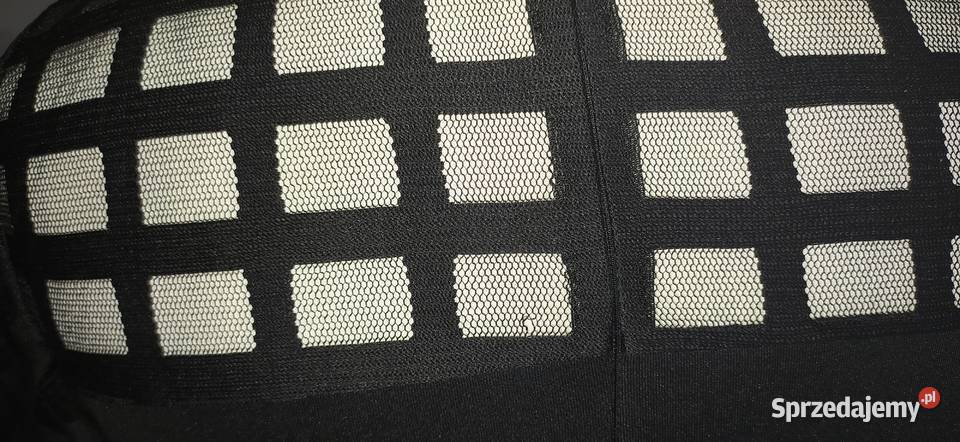 delikatna czarna sukienka ciążowa Asos Maternity