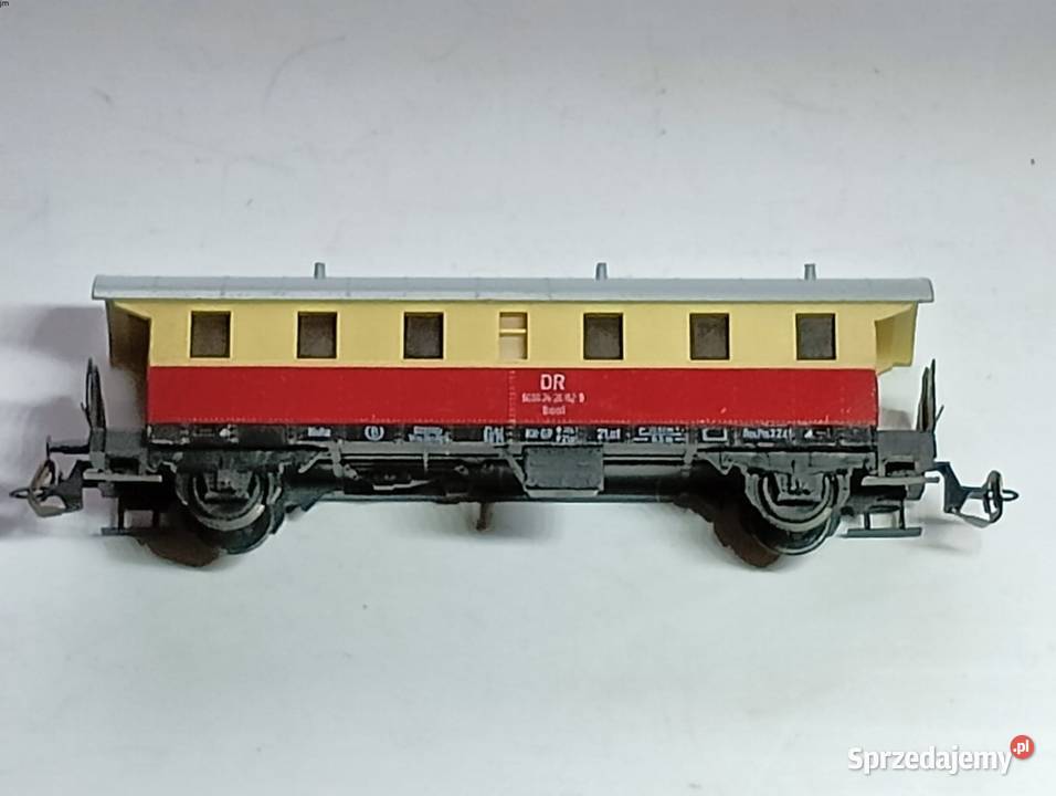 Wagon pasażerski czerwony 2 klasy DR 2osiowy TT Kraków