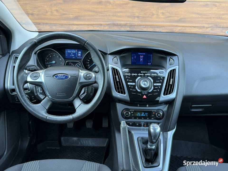 Ford Focus 12r 10 benzyna bezwypadkowy bogata reflektory ksenonowe Konradów sprzedam