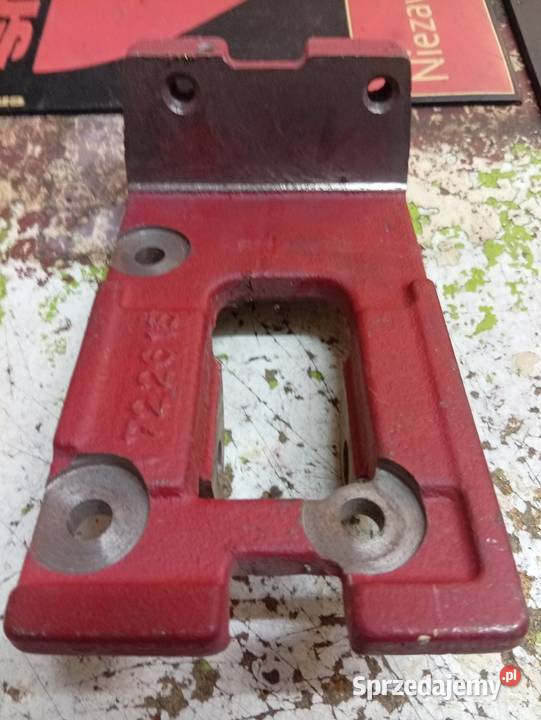 Wspornik cylinderka prawy Zetor Płock