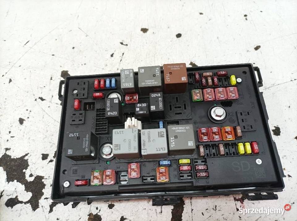 SKRZYNKA BSI 13343982 16 B 115 Opel Astra IV