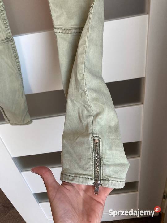 Świetne pastelowe spodnie Zara khaki zielony Nisko